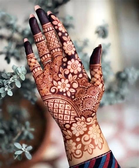 easy henna designs front hand|More.